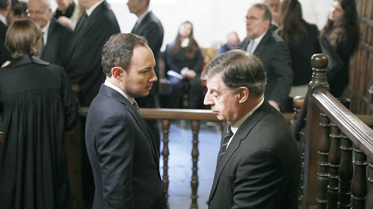 Govern rebutja una formació més curta per als nous batlles