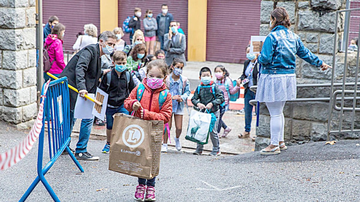 L'educació presencial a les escoles no perilla