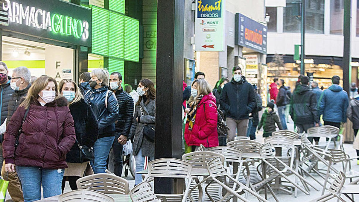 La Covid es transmet amb els aerosols en espais tancats