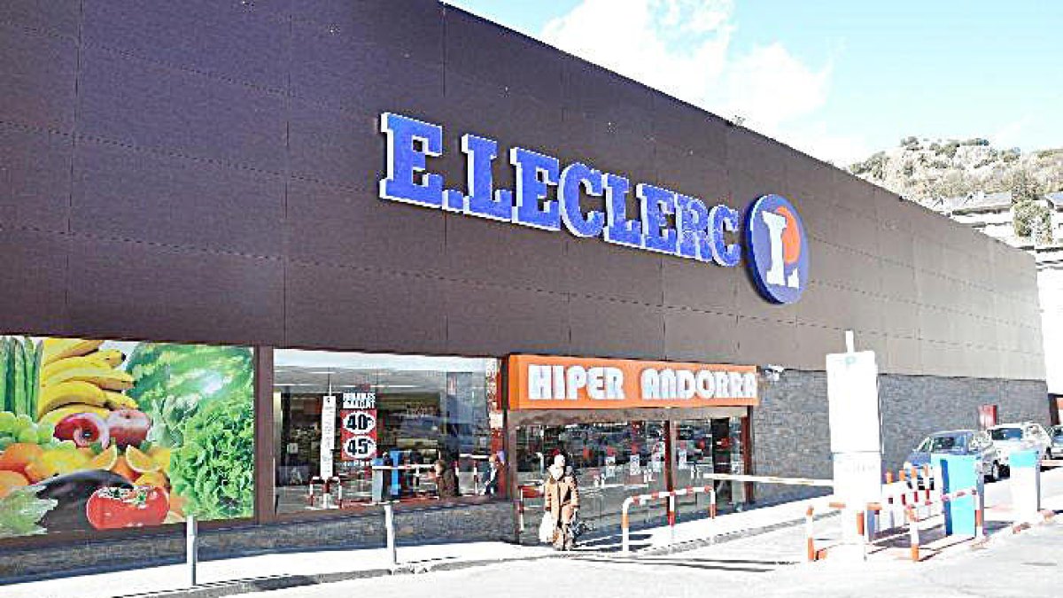 Una baralla provocada per una mascareta mal posada