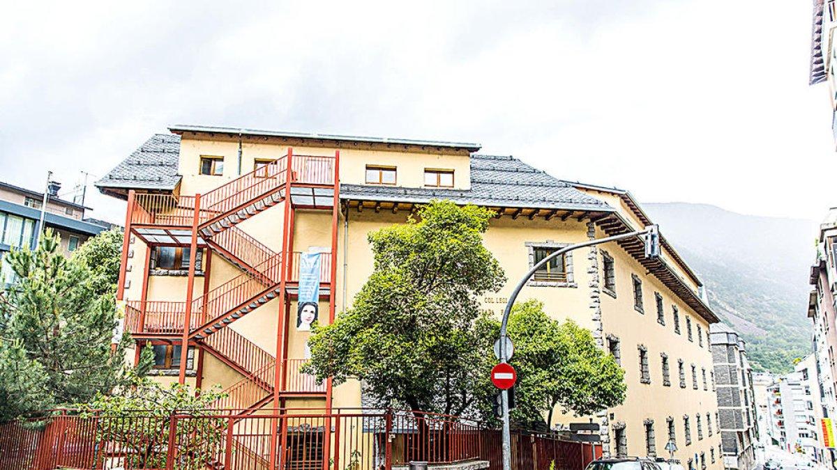 Nou furt de material informàtic a l'escola Sagrada Família