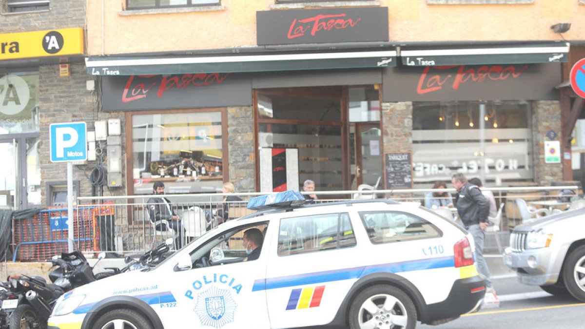 Un home resulta ferit de gravetat en ser apunyalat al Pas de la Casa