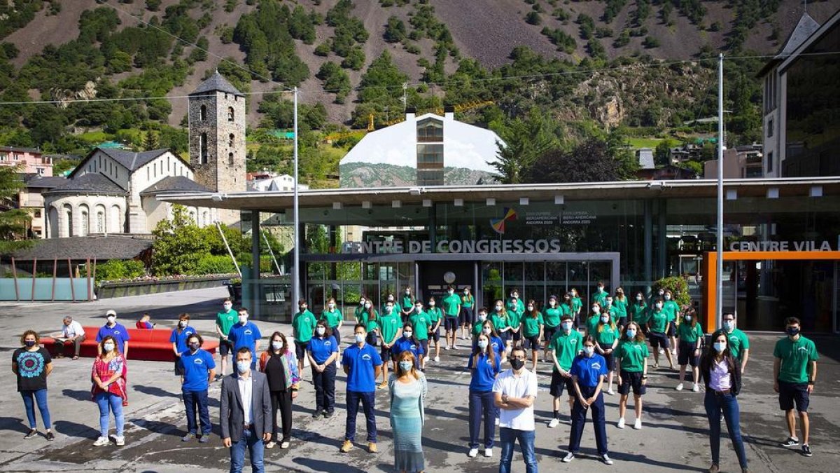 Els informadors turístics de la capital amb els cònsols aquest matí
