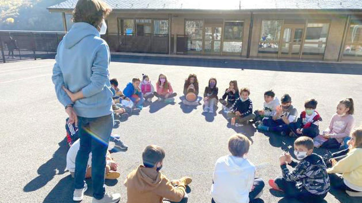 Minut de silenci en record del professor assassinat a França