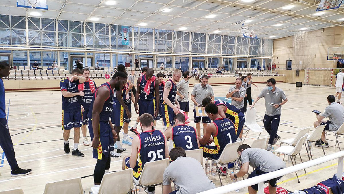 Un espès MoraBanc cau contra el Manresa (74-92)