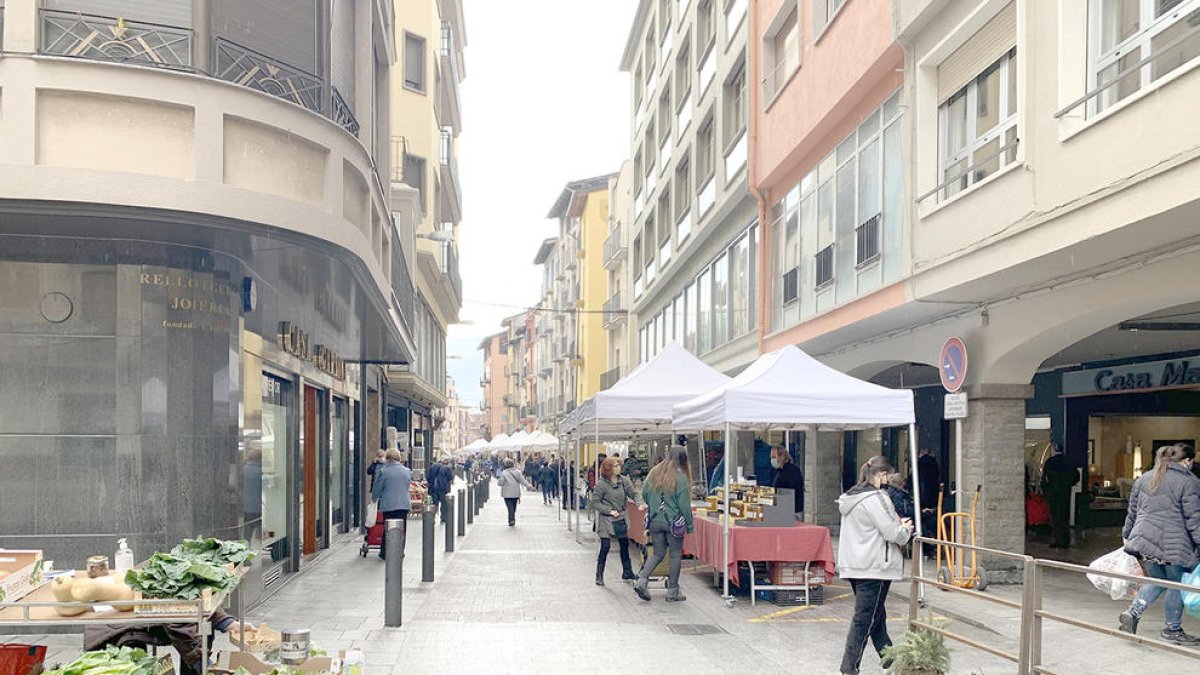 Mercat a menys de mig gas