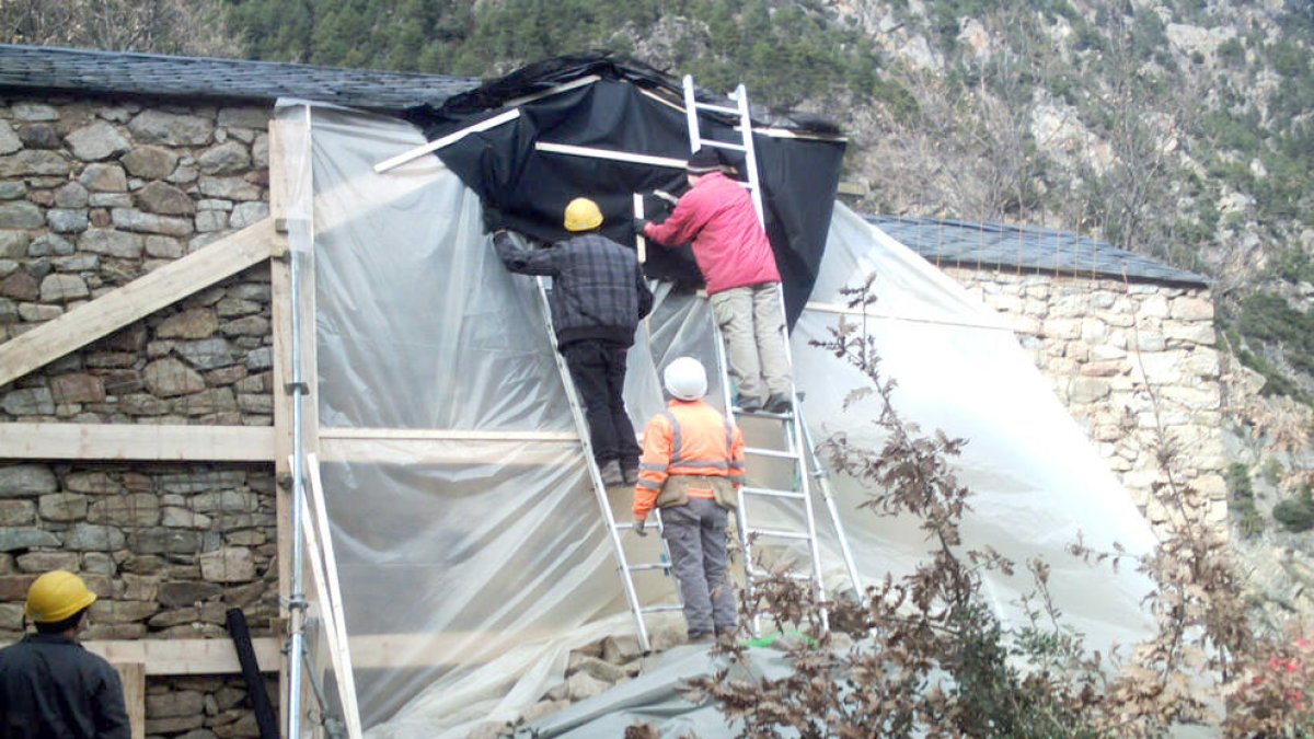 Cinc equips s'interessen pels treballs de Sant Vicenç d'Enclar