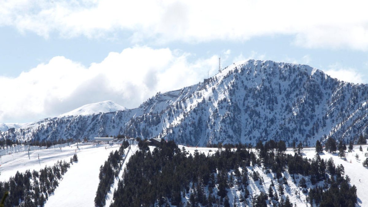 Apapma demana al Govern que aturi el projecte del telefèric fins al pic de Carroi