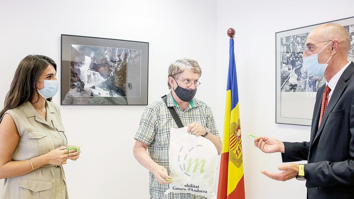 Entrega de mil ginys per obrir portes a la gent gran