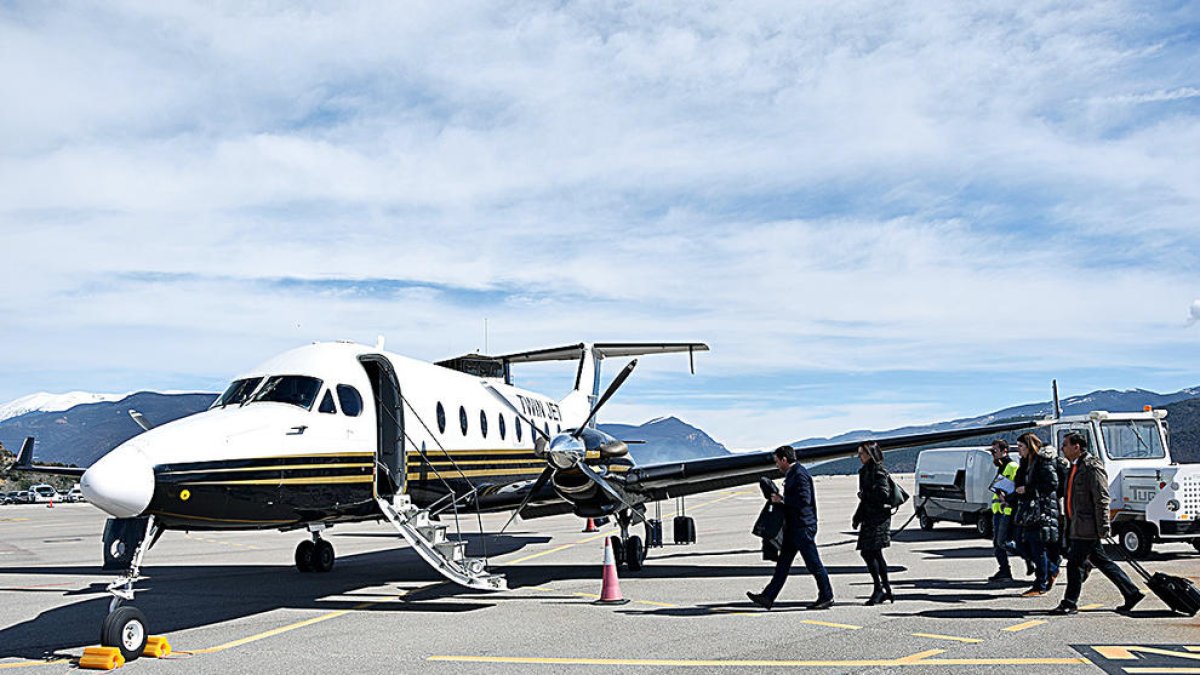 Ros confia que l'aeroport rebrà vols xàrter aquesta temporada d'hivern