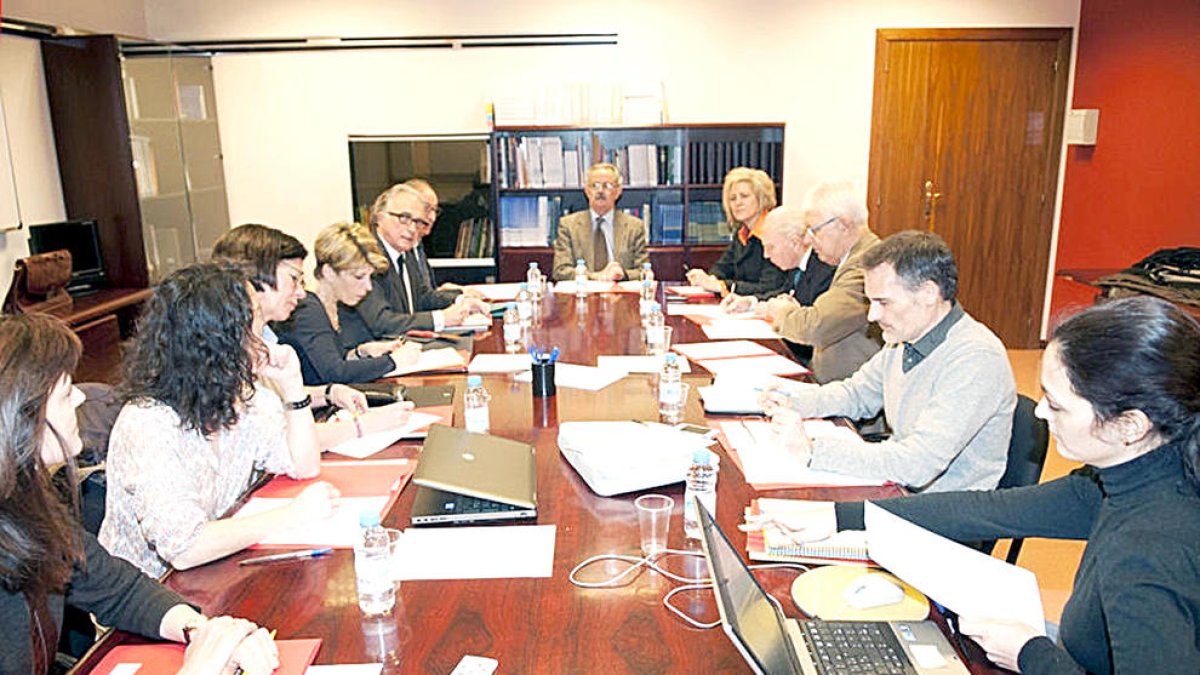 Insten Govern a signar ja el conveni que prohibeix la clonació d'humans