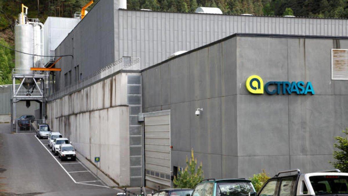 El Govern reconeix que hi ha un retard en l'adequació dels estatuts del forn incinerador