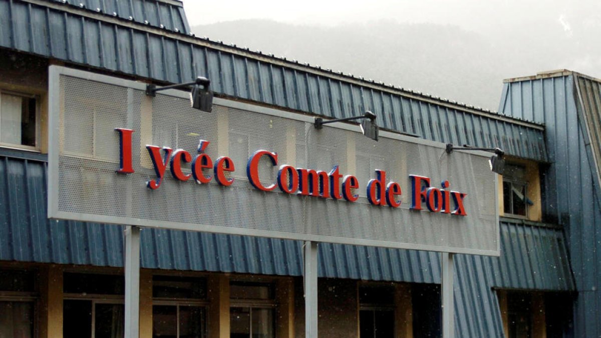 Façana de l'escola lycée Comte de Foix - Arxiu