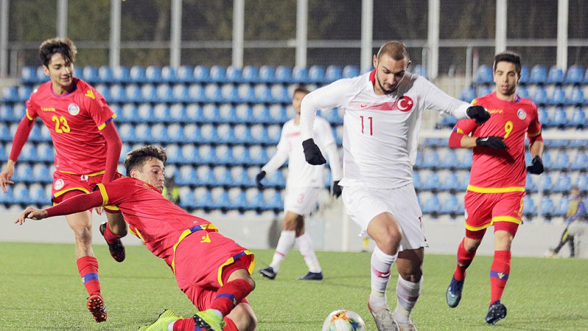 La selecció sub-21 perdona i acaba caient per la mínima contra Turquia (1-0)