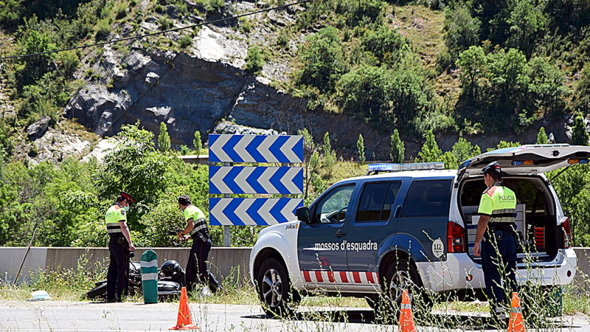 Mor un motorista a Pont de Bar en un accident amb un turisme andorrà implicat