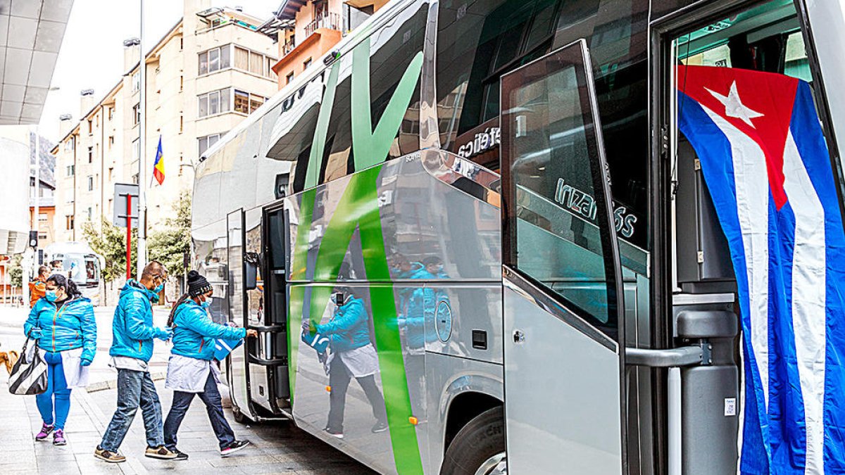 La brigada cubana s'ofereix a tornar a cooperar en cas d'un rebrot al país