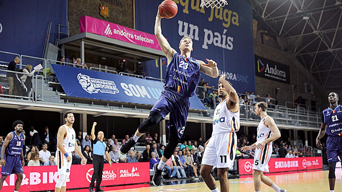 Walker s'acomiada i agraeix els quatre anys al MoraBanc