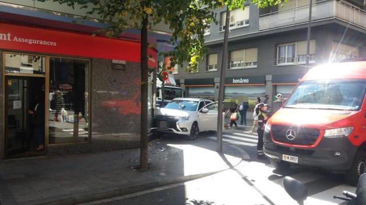Una ferida després que un vehicle perdi el control