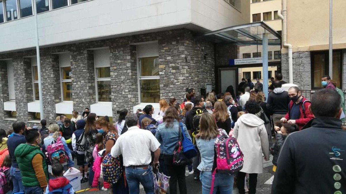 Cues de 20 minuts per accedir a l'escola francesa d'Escaldes