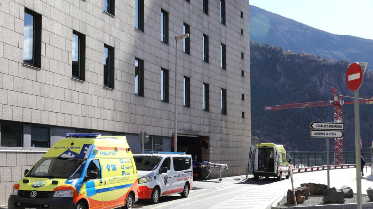 Salut registra 111 nous positius per coronavirus i 887 recuperacions en un sol dia