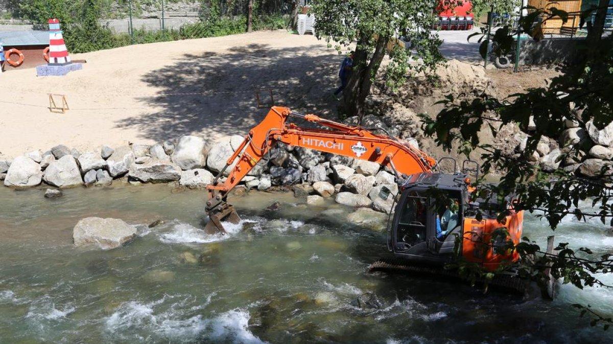Sant Julià inicia les obres per fer una bassa a la cala