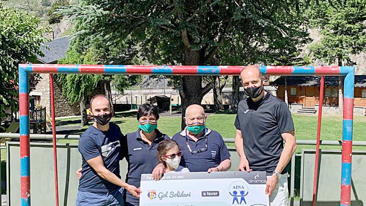 Gol Solidari entrega 5.000 euros a AINA