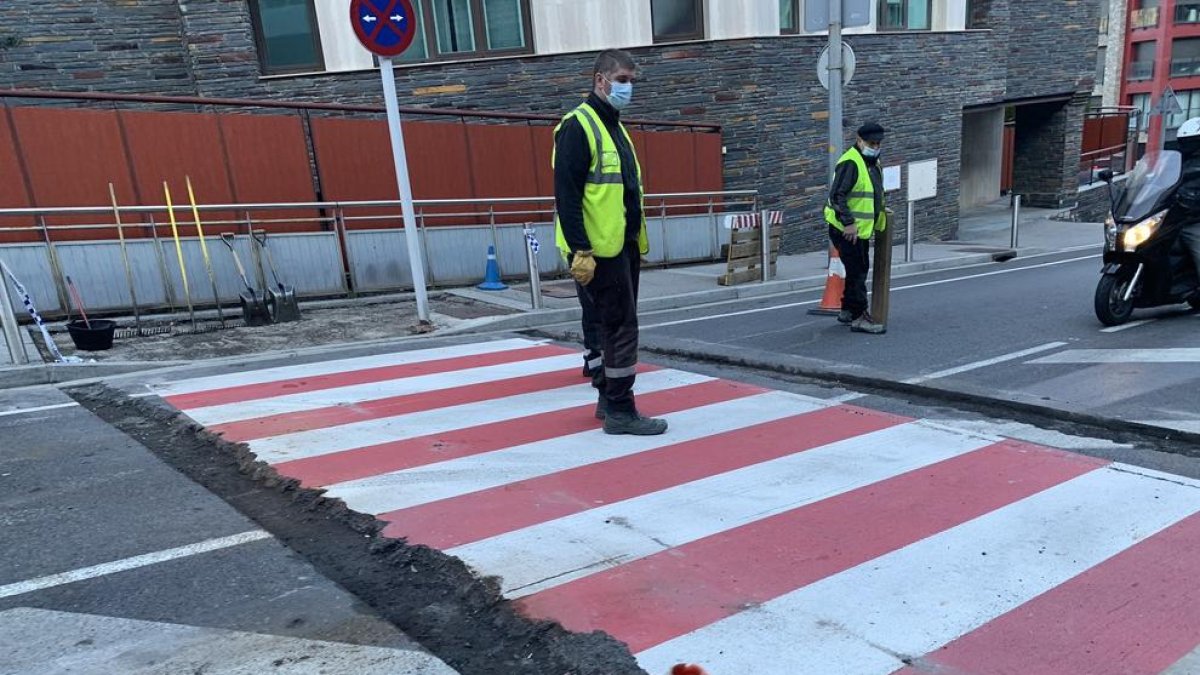 Pas de vianants elevat a la carretera d'Engolasters