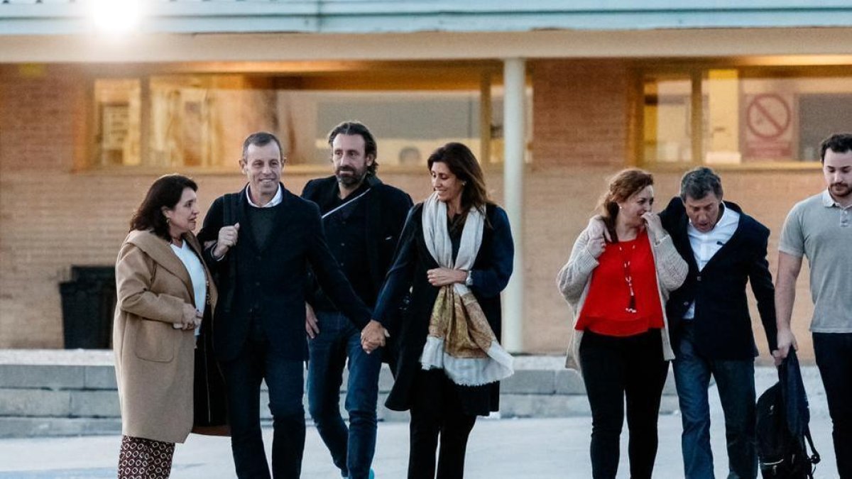 Sandro Rosell i Joan Besolí, a la sortida de la presó