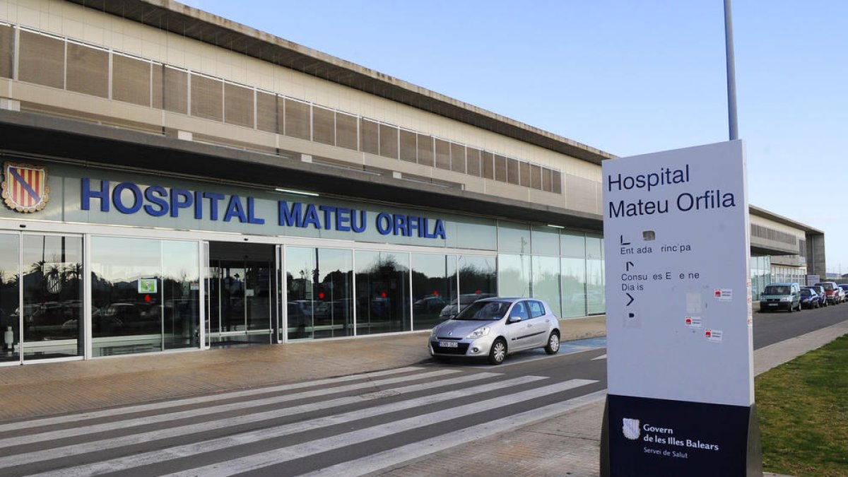 Traslladada a planta la jove andorrana que va patir un accident de moto a Menorca