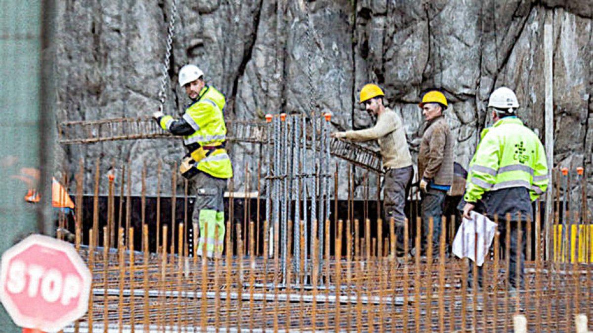 La construcció pateix el fenomen dels subcontractes