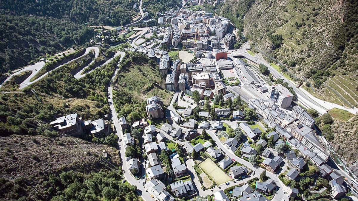 Sant Julià de Lòria en vista aèria.