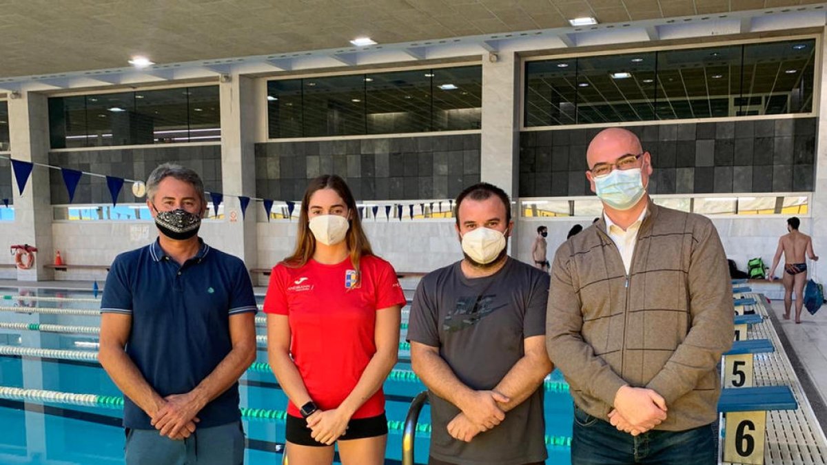 Joan Clotet visita el CN Barcelona i Nàdia Tudó