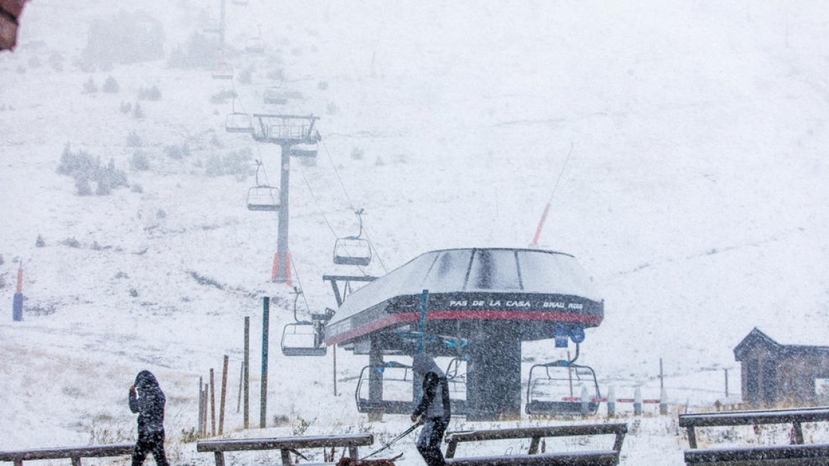 Un canvi de temps portarà neu i afavorirà les estacions