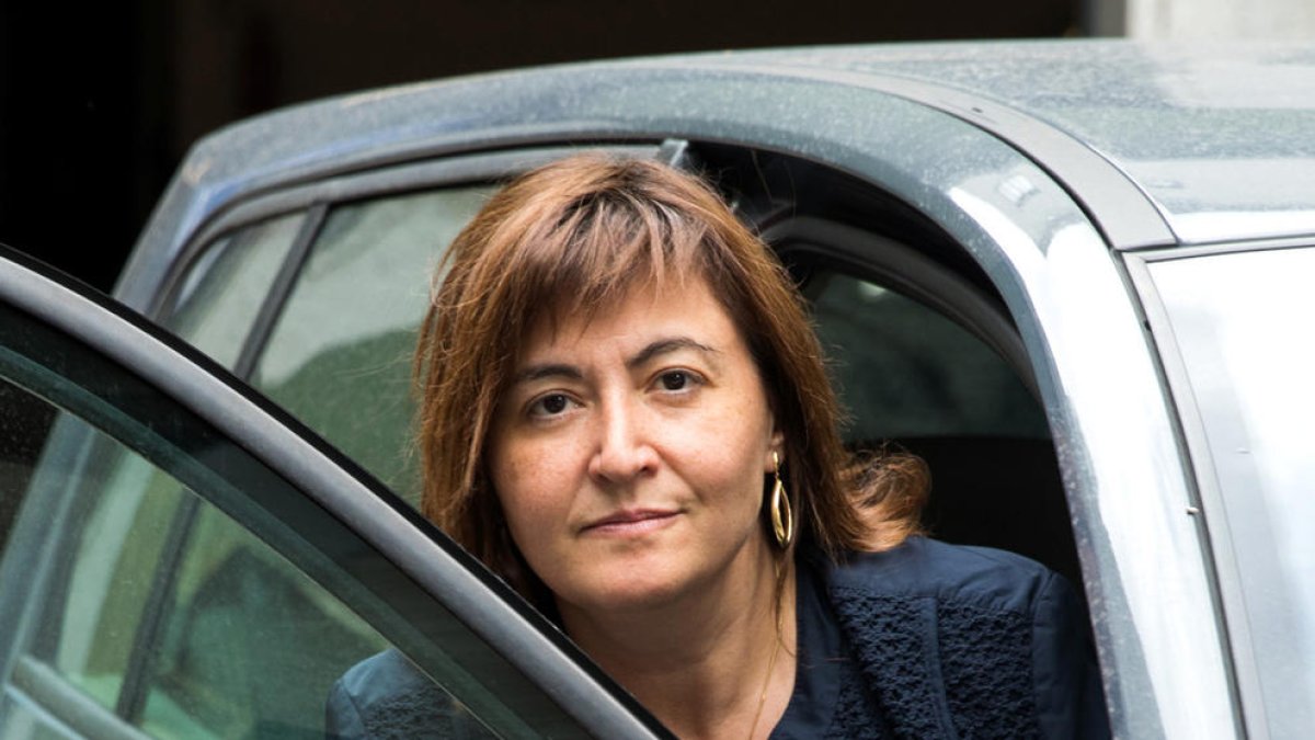 La batlle Moreno vol saber les notes de la selecció de notaris