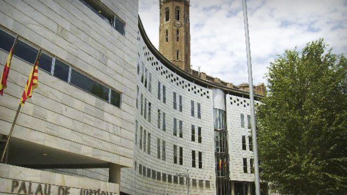 Condemnat a deu anys i mig de presó un jove de la Seu per apunyalar cinc nois