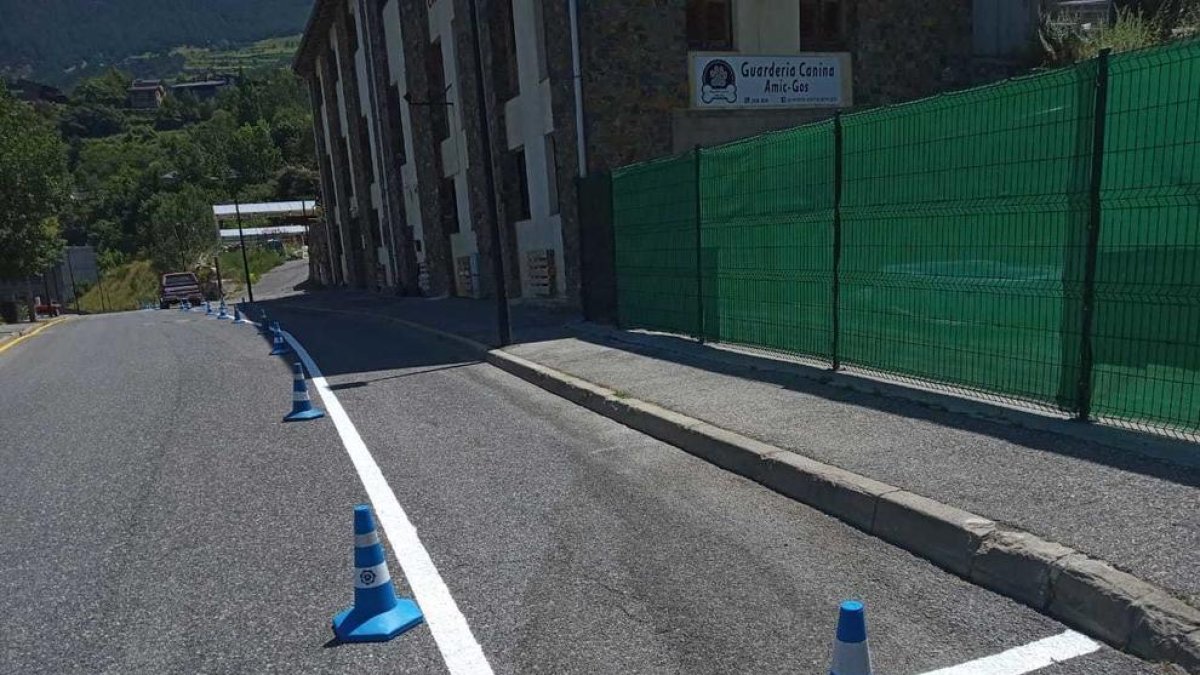 Aparcaments a la urbanització El Bedràs d'Aixirivall
