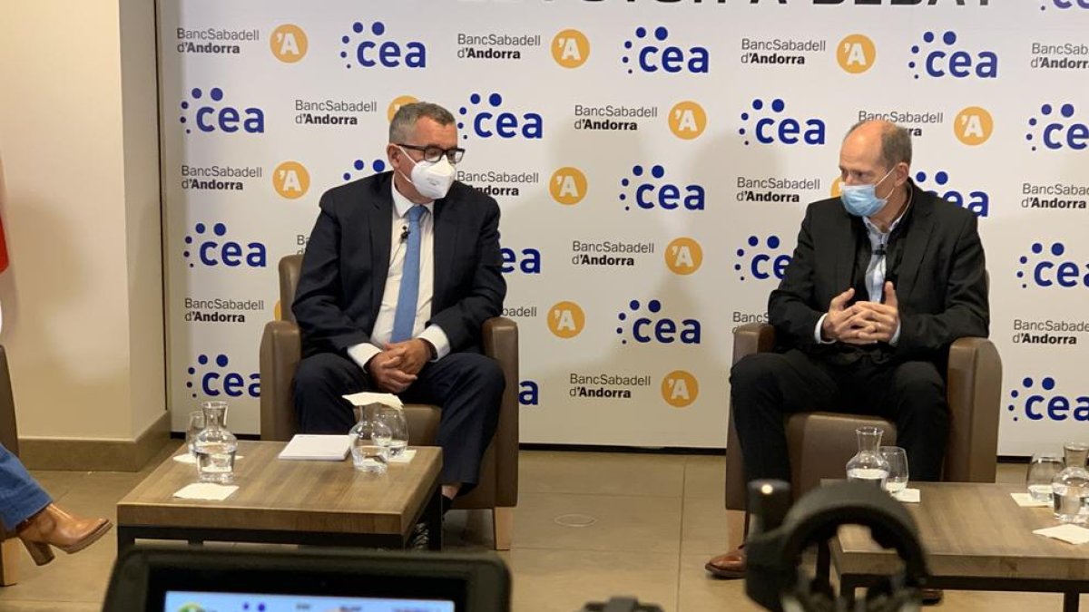 Albert Moles i Jordi Llovera en la taula rodona del cicle 'Futur a Debat'.