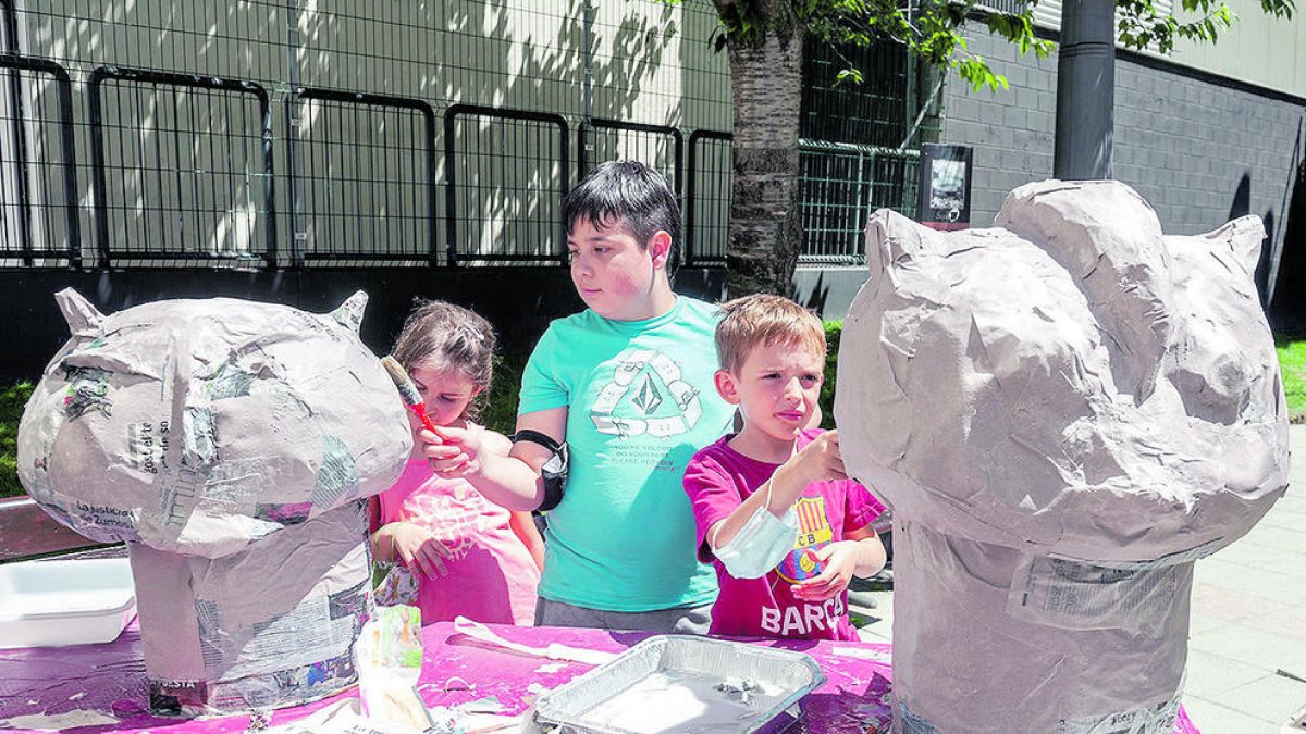 Taller de capgrossos 'A ritme d'estiu' a Sant Julià