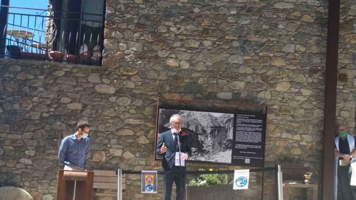 Canillo inaugura l'embelliment del carrer major