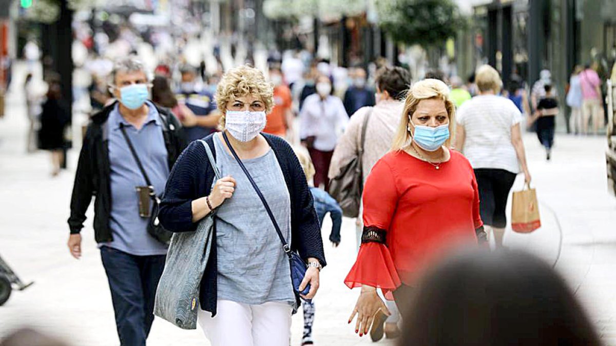 Quatre nous casos i unes 120 persones aïllades