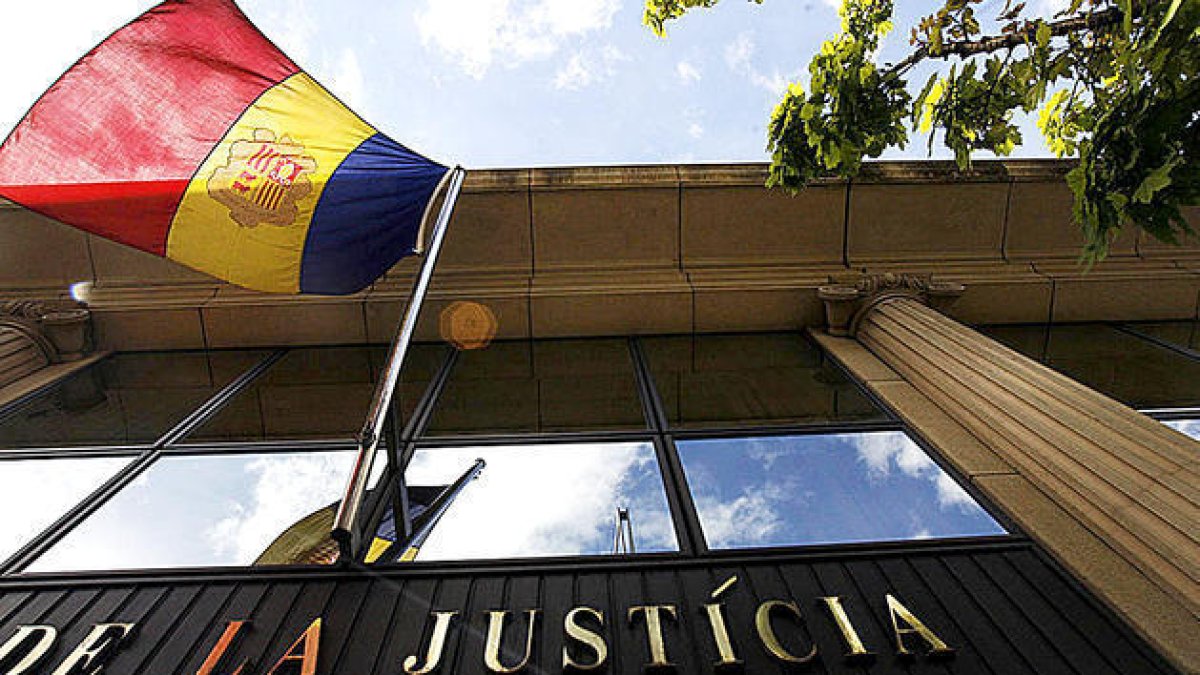 Quinze mesos de presó ferma per maltractar la seva filla quan tenia set anys