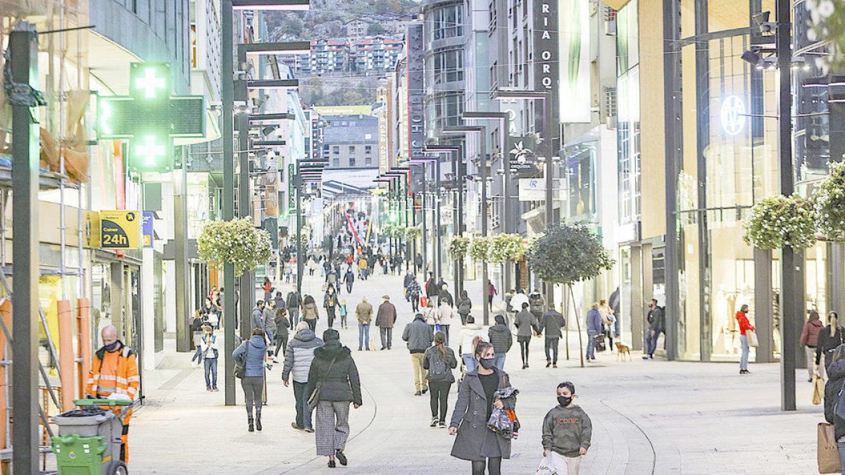 El sector turístic i comercial respira alleujat