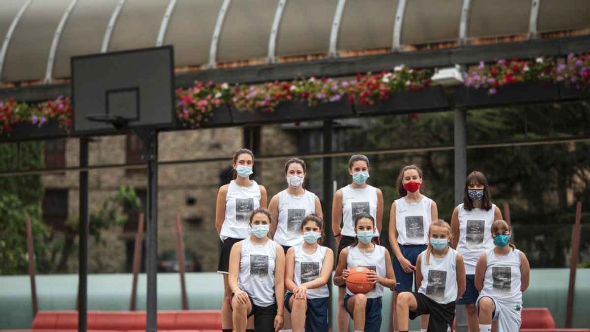 'Encistellar estereotips' per fomentar el bàsquet femení