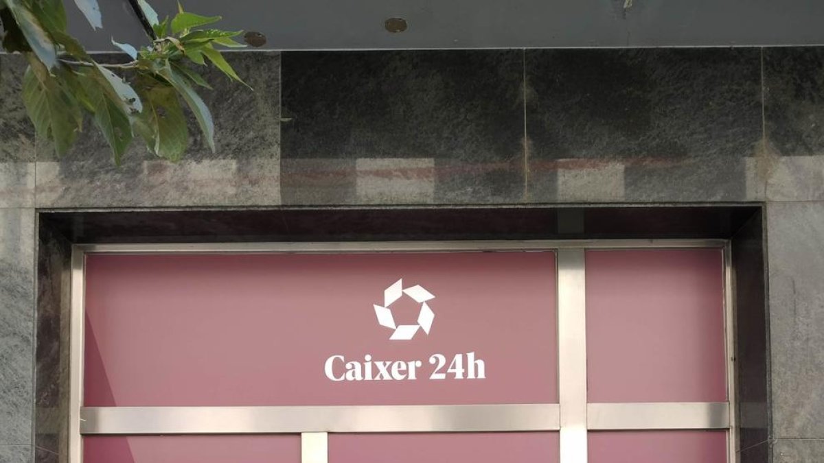 Un dels caixers de la nova xarxa compartida per tots els bancs