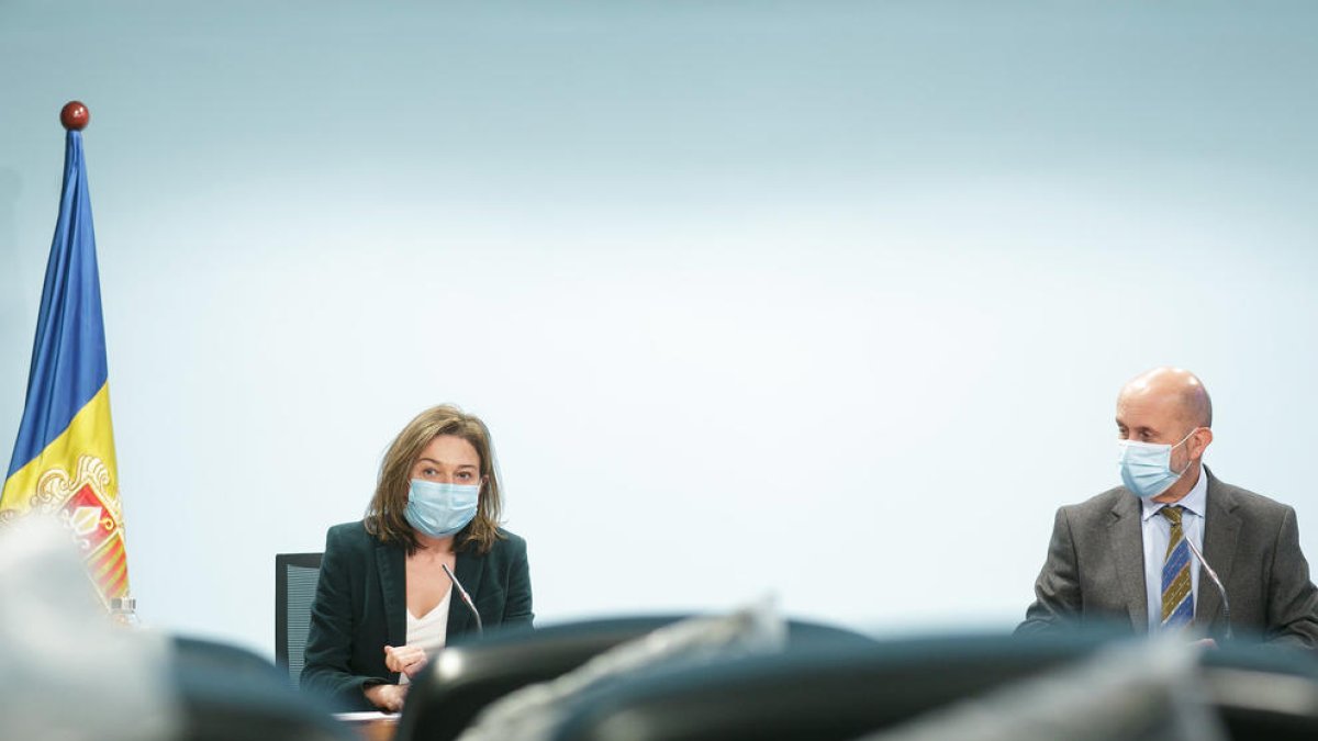 Els ministres Verònica Canals i Joan Martínez Benazet, en la roda de premsa d'aquest migdia.