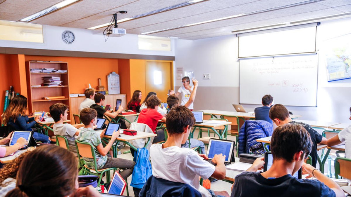 Una aula de segona ensenyança d'Ordino està aïllada per un positiu