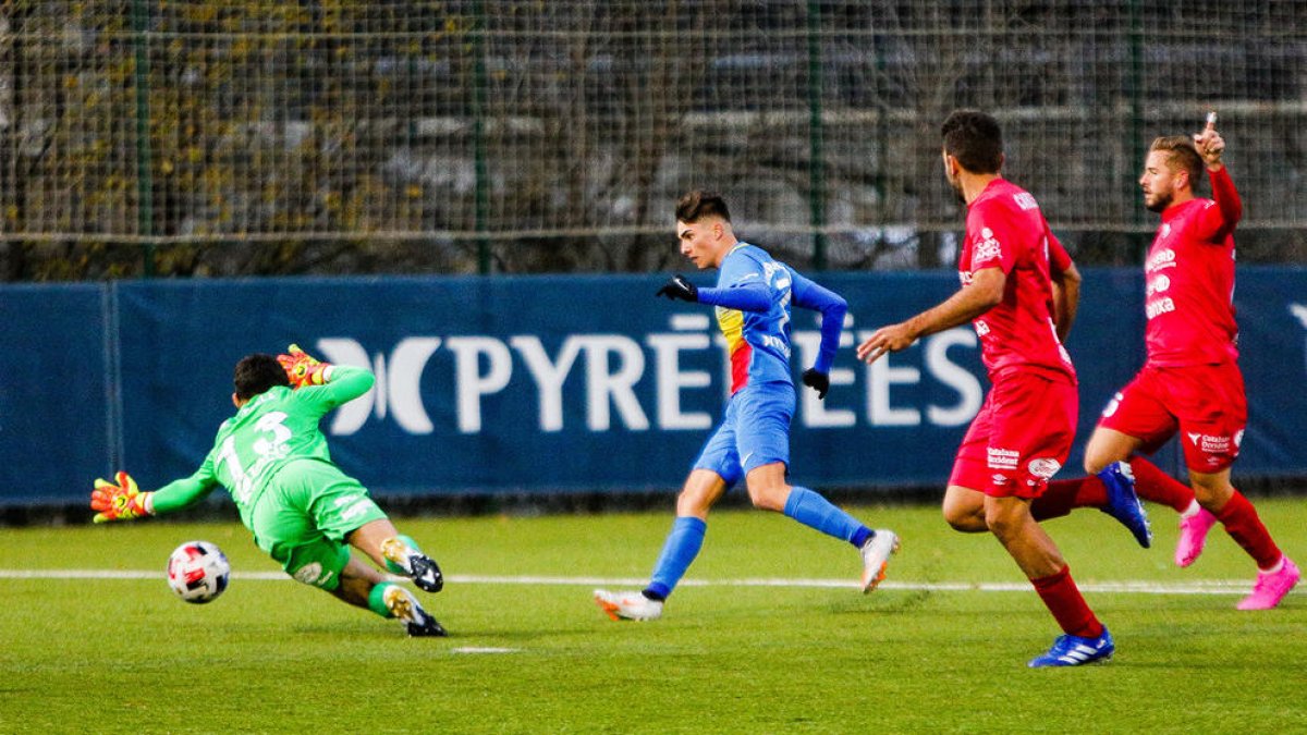 Un gol d'Iker dona oxigen a l'FC Andorra (1-0)