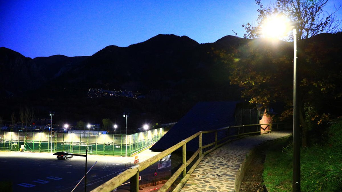 La vigilància per la Covid dissuadeix els 'botellons'