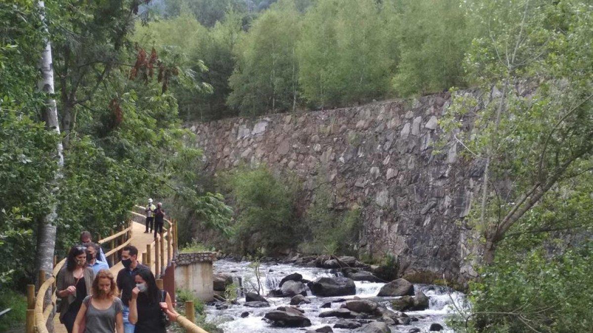 Inauguren el nou tram del camí ral massanenc