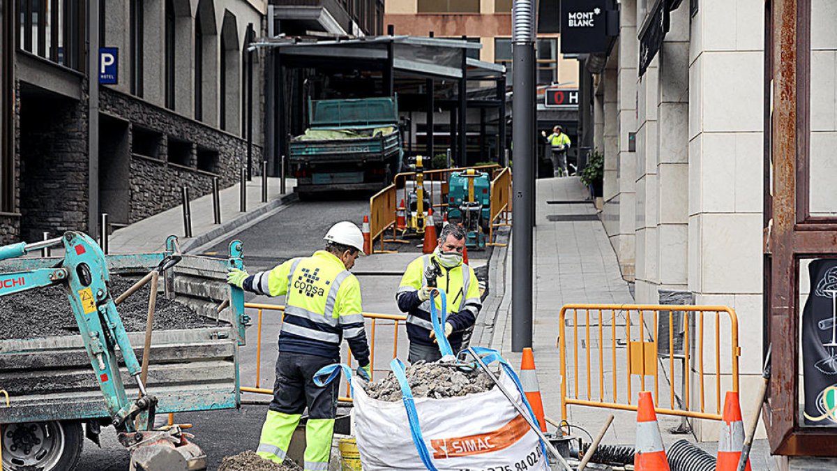 Els assalariats van caure un 11,6 per cent a l'abril